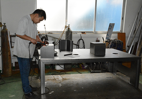 藍盾機電鈑金部-焊接